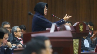 Di Sidang MK, Risma Bongkar Persoalan Penyaluran Bansos