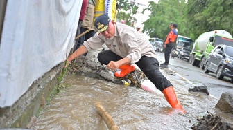 Tinjau Lokasi Terdampak Banjir Lahar Dingin, Gubernur Sumbar: Segera Keruk Sungai!