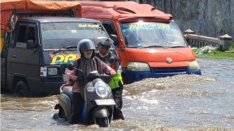 Duh! Jalur Pantura Banjir Lagi, Jalan Kaligawe Kota Semarang Kembali Terendam