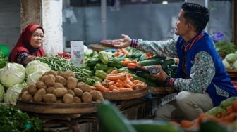 Kredit Ultra Mikro AgenBRILink Sukses Bantu Penjual Ayam Kampung di Pati