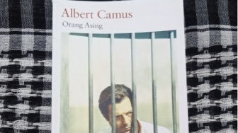 Ulasan Orang Asing Karya Albert Camus: Mengeksplorasi Psikologis Manusia!