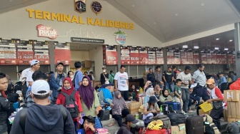 Selasa Siang, 2.834 Penumpang Terus Berdatangan Padati Terminal Kalideres