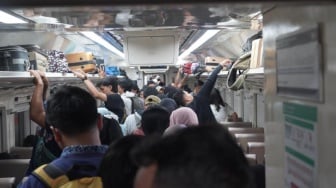 Cerita Pemudik Estafet Naik Kereta Api ke Bali: Sempat Gagal Berangkat Gegara Kehabisan Tiket