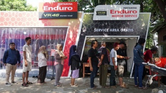 Mudik Seru dengan Pertamina Lubricants,  Lesehan Dijamu Ketupat Enduro