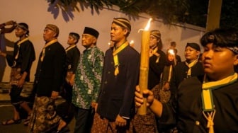 Kirab Obor dan Gunungan Jajanan Pasar Semarakkan Malam Takbir di Pura Mangkunegaran