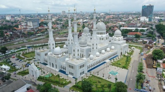 Masjid Sheikh Zayed Solo Mampu Menampung 15.000 Jemaah