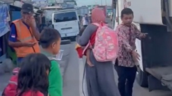 Viral Polwan Ongkosi Mudik Ibu 4 Anak yang Diusir Mertua, Netizen Curiga Modus