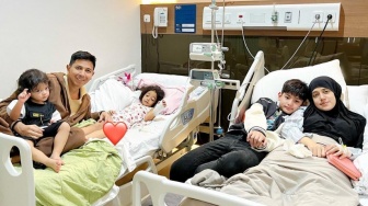Potret Keluarga Sonny Septian dan Fairuz A Rafiq Lebaran di Rumah Sakit, Wajah Pucat Disorot