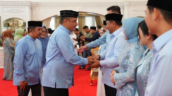 Open House Hari Kedua, Pj Gubernur Sulsel dan Ketua PKK Terima Kunjungan Bupati dan Wali Kota