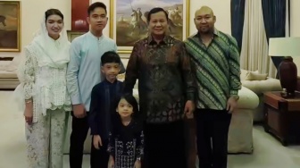 Silaturahmi Lebaran ke Rumah Prabowo Subianto, Jan Ethes Ditawari Kuda: Mau yang Putih atau Emas?