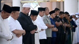 Jokowi Shalat Jumat di Medan, Khatib Bahas Soal Muslim Sejati