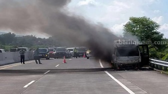 Mobil Terbakar di Tol Purwodadi-Malang, Begini Kondisi 11 Penumpangnya