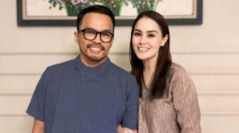 Potret Lebaran Keluarga Faisal Harris, Beda Foto Bareng Sarita dan Jennifer Dunn, Senyumnya Jadi Sorotan