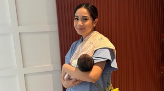 Nagita Slavina Gendong Bayi Lily, Netizen Ingat Ramalan Hard Gumay: Benar Ya?