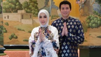 Makin Dicurigai Lagi Hamil, Ini5 Fakta Outfit Lebaran Syahrini Seharga Ratusan Juta