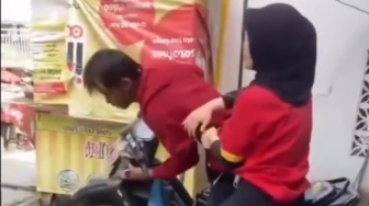 Aksi Viral Wanita Karyawan Minimarket Gagalkan Pencurian di Tempatnya Kerja