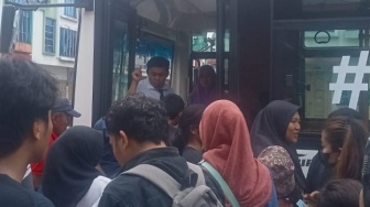 Sensasi Baru Naik Bus Listrik, Jadi Daya Tarik Pemudik di Medan