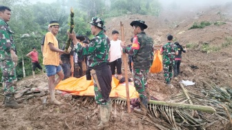 Ekskavator dan Buldoser Dikerahkan Cari Korban Longsor di Toraja Utara