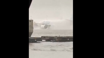 Potret Dubai yang Kebanjiran Hebat usai Diterjang Badai, Landasan Pacu Pesawat mirip Pesisir Pantai
