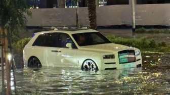 Intip Jajaran Mobil Mewah yang Ikut Terendam Banjir di Dubai, Ada Mobil Sejuta Umat?