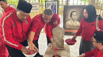 Beri Dukungan Surat Amicus Curiae dari Megawati, PDI Perjuangan Jateng Ziarah ke Makam RA Kartini