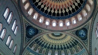 Masjid Agung Al Hidayah di Malang: Kemegahan Arsitektur ala Hagia Sophia