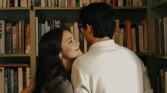 8 Potret Library Date Amanda Rawles Bareng Pacar, Romantis Abis!