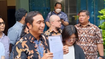 LKBH FH UI Bawa Barang Bukti Sensitif untuk Adukan Ketua KPU ke DKPP Soal Dugaan Tindak Asusila