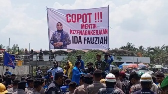 Demo di Balikpapan, Ratusan Pekerja Vendor Kilang Tuntut Hak Gaji dan THR yang Diganti Invoice