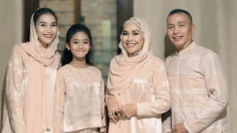 Cuaca Panas di Mekah, Ayu Ting Ting Ungkap Kondisi Orang Tuanya yang Berangkat Haji