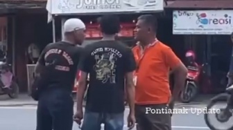 Video Detik-Detik Tukang Parkir Cek-Cok dengan Karyawan Alfamart di Pontianak