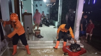 BPBD Bogor Bantu Warga Terdampak Banjir dan Longsor di Gunung Sindur