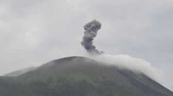 16 Kali Letusan Terjadi di Gunung Ile Lewotolok Kabupaten Lembata