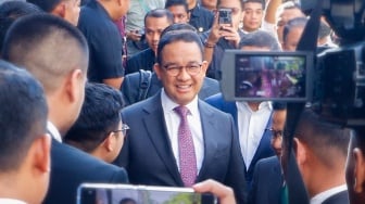 Dokter Tifa Sarankan Anies Pindah Amerika untuk Selamatkan Indonesia