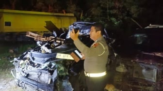 Honda CRV Tabrak Truk Tronton di Tol Pekanbaru-Dumai, 3 Orang Tewas