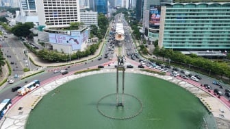Suasana di Bundaran Hotel Indonesi (HI), Jakarta, Selasa (23/4/2024). [Suara.com/Alfian Winanto]