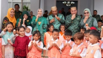 10 Ribu Anak dan Ibu Hamil di Sulawesi Selatan Makan Telur Serentak