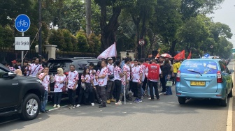 Prabowo-Gibran Jadi Presiden dan Wapres Terpilih, Massa Sambangi Kawasan Gedung KPU