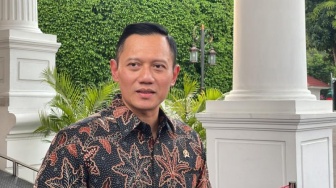 Menteri AHY Diarak Pakai Alphard Salami Siswa STPN, Publik: Sedang Nikmati Jabatan