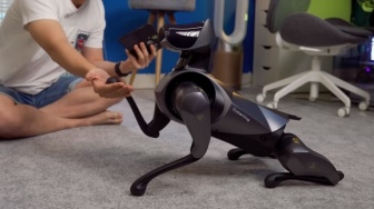 Unboxing Xiaomi Cyberdog 2, Robot Anjing Pintar yang Bisa Kepeleset di Jalanan Licin!