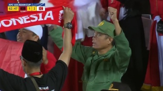 Tingkah Kocak Supporter Timnas Saat Nonton Langsung Indonesia vs Korea Selatan, Stadion Sampai 'Dijaga' Hansip