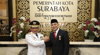 Eri Cahyadi Jadi Wali Kota Surabaya Pertama yang Terima Satyalancana Karya Bhakti Praja Nugraha dari Presiden RI