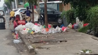 Program Trotoar Bersih Bontang Tercoreng, Sampah Membandel dan Bau Busuk Mengancam Warga?