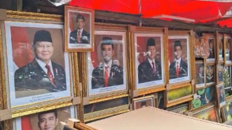 Raup Cuan Jutaan, Pedagang Foto Prabowo-Gibran Mulai Kebanjiran Order