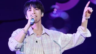 Pesta Emosional Remaja, Doyoung NCT Gebrak Panggung 2024 Lovesome Festival