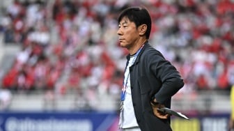 Ujung Kaki sampai Rambutnya Dimaki Shin Tae-yong, Ini Reaksi Ngenes Asisten Wasit Indonesia vs Uzbekistan