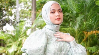 Potret Putri DA Pakai Tas Gucci Rp 21,8 Juta Sebelum Dinikahi Abdul Azis: Bersahaja Banget!