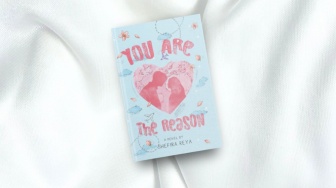 Review Novel 'You Are The Reason', tentang Pengorbanan Cinta dan Komitmen