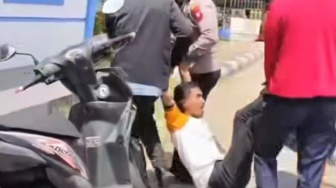 Meresahkan, Pengamen Bersih-bersih Kaca Mobil Diamankan Warga di Pontianak