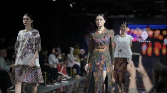 Bersanding Dengan Desainer Top Tanah Air, Saleen UMKM Fesyen Binaan RB Rembang Lolos dalam Kurasi Fashion Show